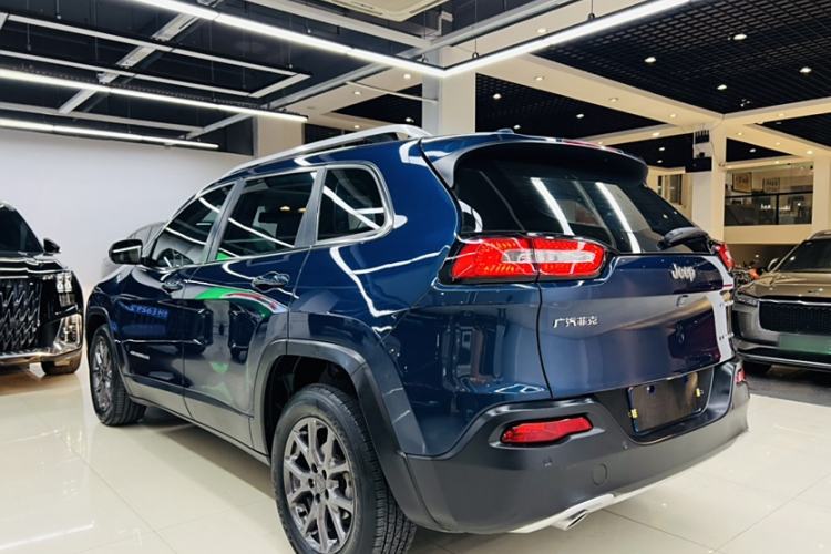 Used Jeep Cherokee 2020 2.0L Two-Wheel Drive Classic Sports Edition