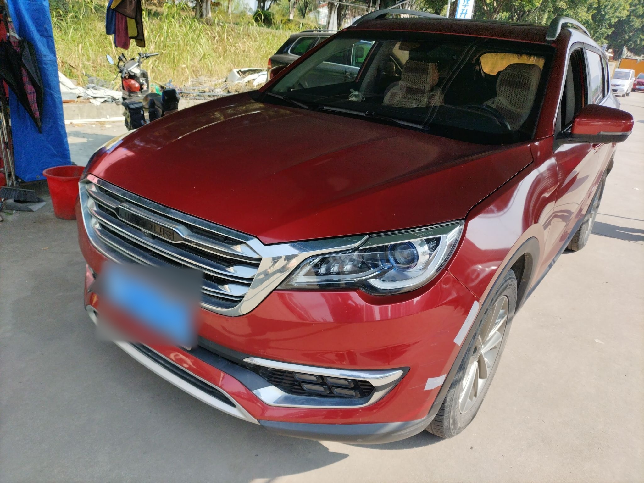 Под передней частью автомобиля