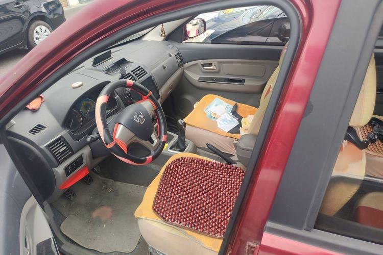 Used BAIC Weiwang M20 2014 1.5L practical type BJ415A Left Front Seat