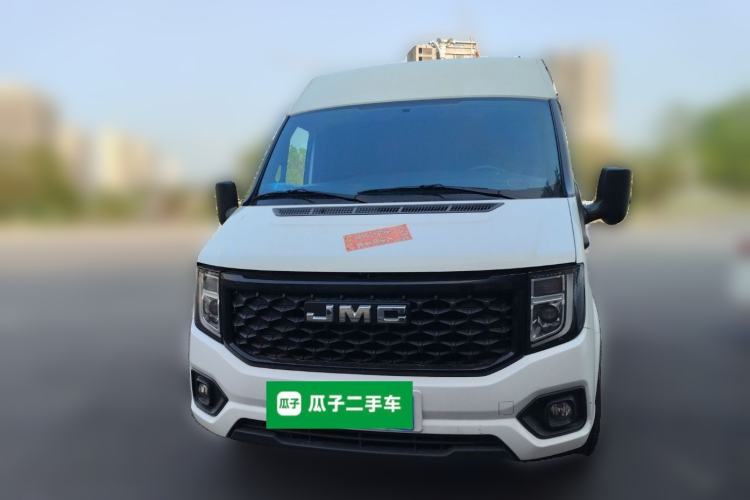 Used JMC Fushun 2023 2.0T Manual Short-Wheelbase Mid-Roof Commercial Van Transporter 2/3 Seats