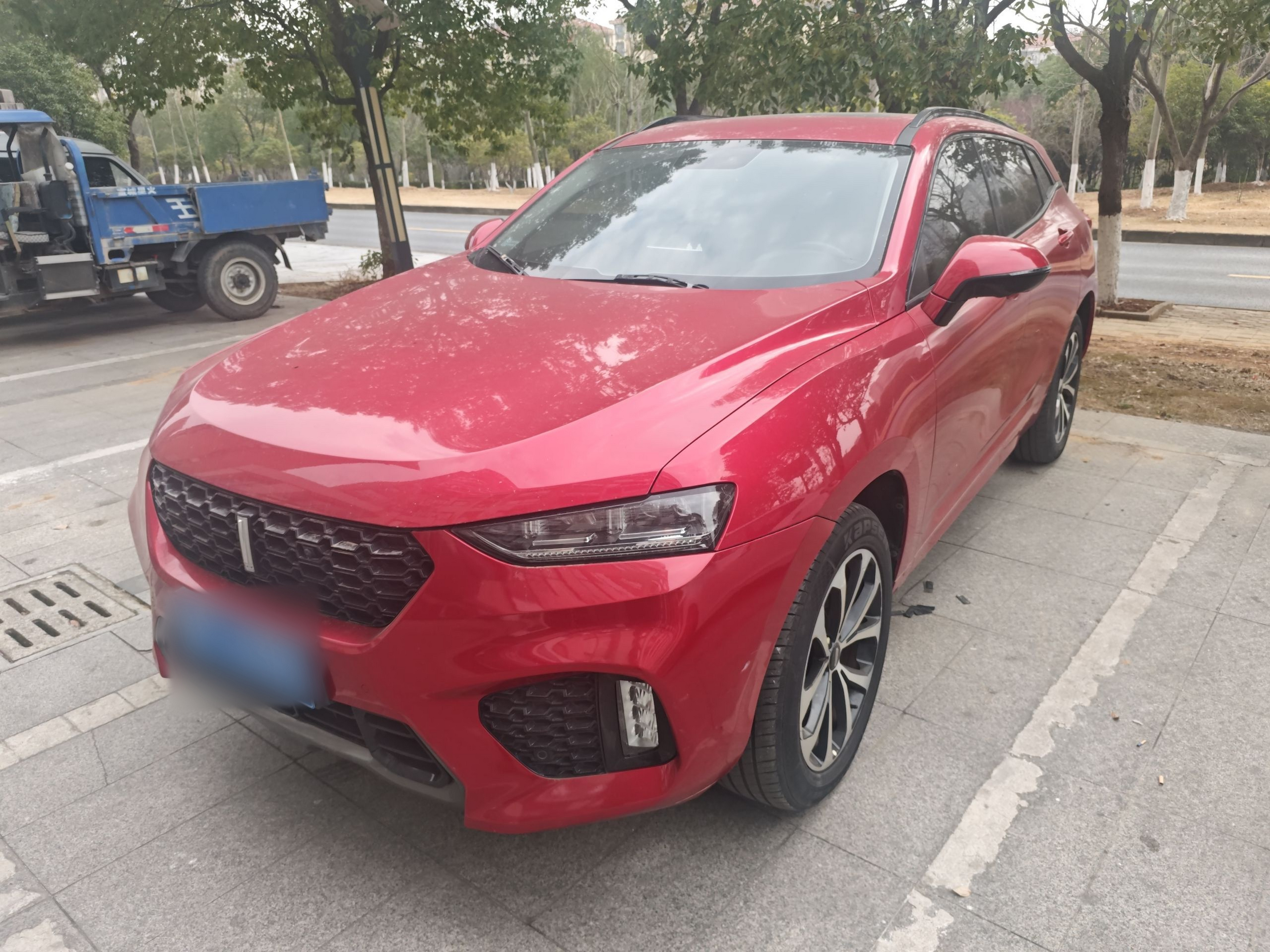 Под передней частью автомобиля