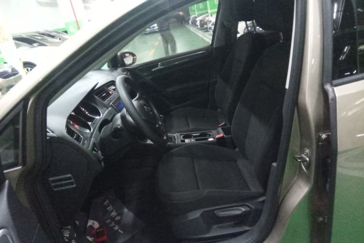 Used Volkswagen Golf 2014 1.6L Manual Fashion Edition
