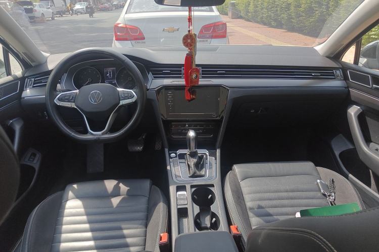 Used Volkswagen Magotan 2020 330TSI DSG Leading Model Center Console