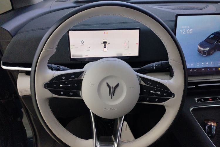 Used VOYAH Dream 2025 PHEV Four-Wheel Drive Prestige Kunpeng Edition
