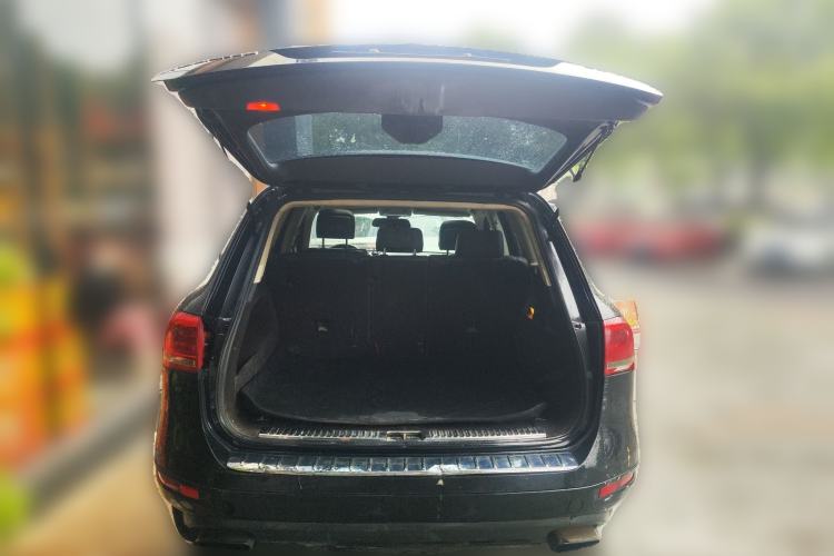 Used Volkswagen Touareg 2011 3.0 TDI Diesel Standard Version Trunk