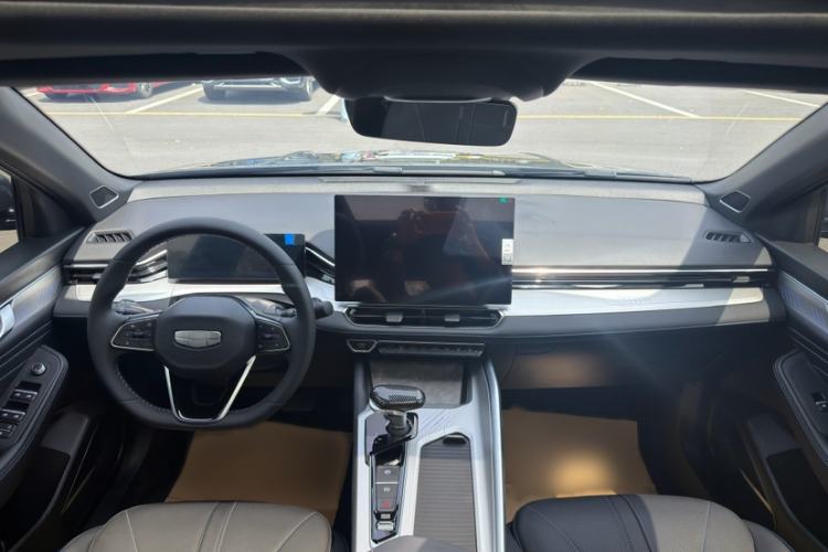 Used Geely Auto Preface 2025 Dongfang Yao 1.5TD Kunlun Edition Interior 4