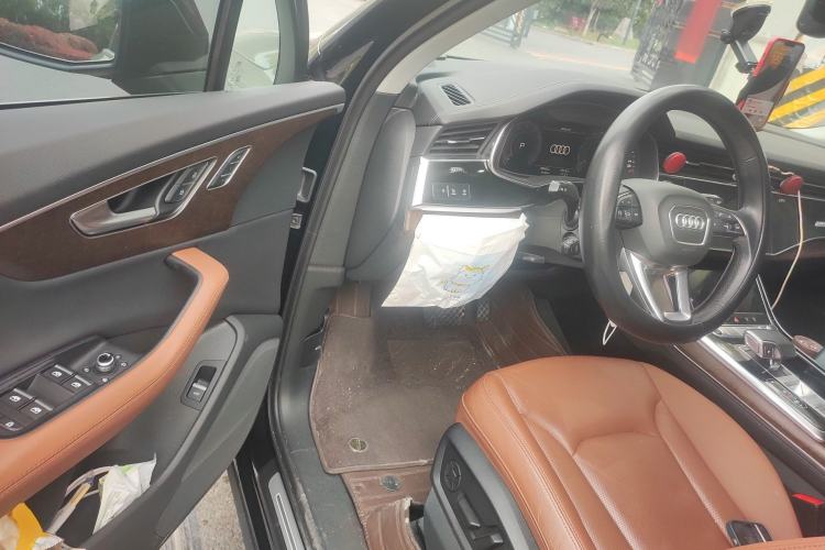 Used Audi Q7 2023 45 TFSI quattro S line Sport model Driver Seat