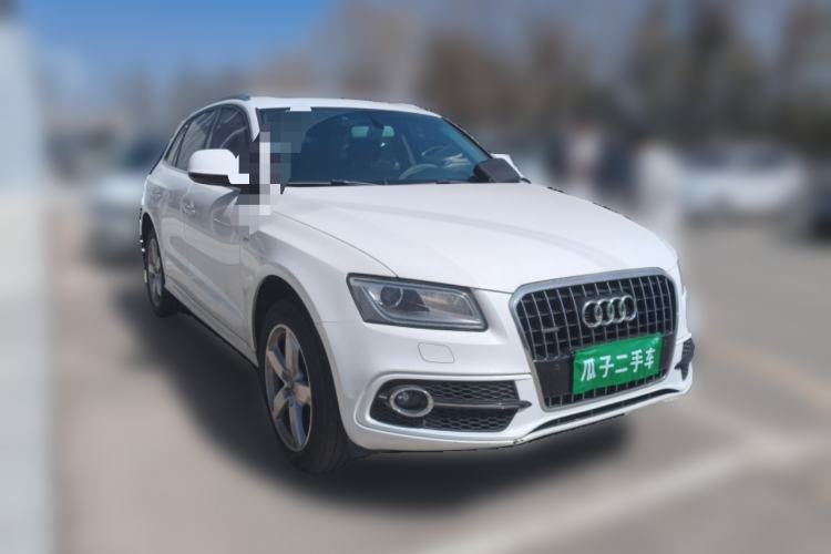 Used Audi Q5 2017 Plus 40 TFSI Ambition Model Front Right 45 Deg