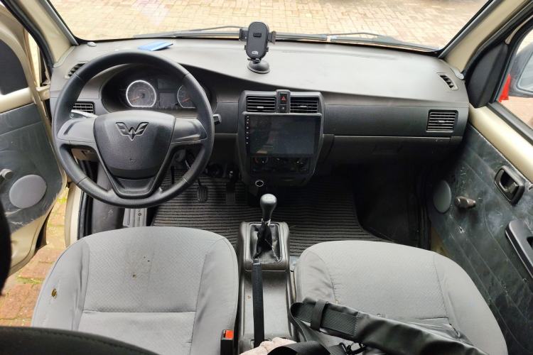 Used Wuling Rongguang 2021 1.5L Extended Basic Version L3C Center Console