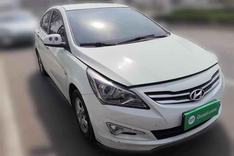 Used Hyundai Verna (older generation) 2016 1.4L Automatic Smart GLS Front Right 45 Deg