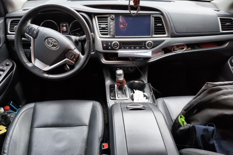 Used Toyota Highlander 2018 2.0T Two-Wheel Drive Luxury Edition 7 Seats China VI Standard
