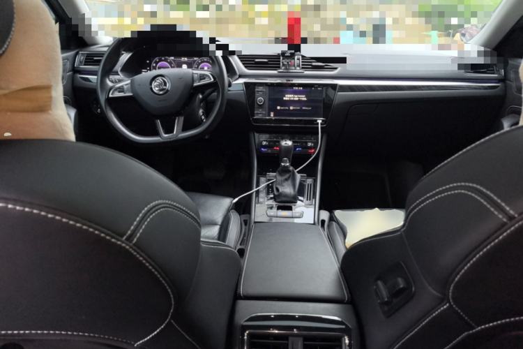 Used Skoda Superb 2019 Facelifted TSI330 DSG Luxury Edition Center Console