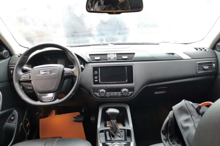 Used Qoros 5 2017 1.6T Automatic Flagship Model Center Console