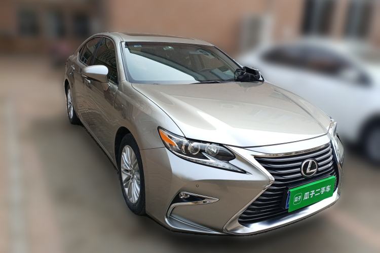 Used Lexus ES 2015 200 Elite Edition Front Right 45 Deg