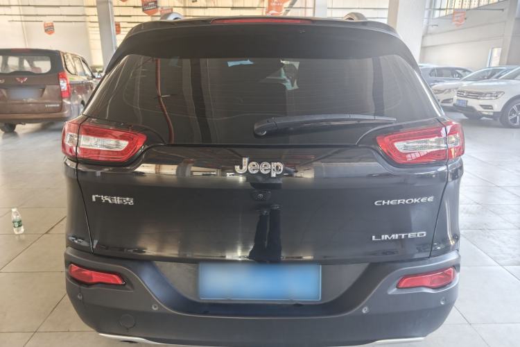 Used Jeep Cherokee 2020 2.0L Two-Wheel Drive Classic Sports Edition