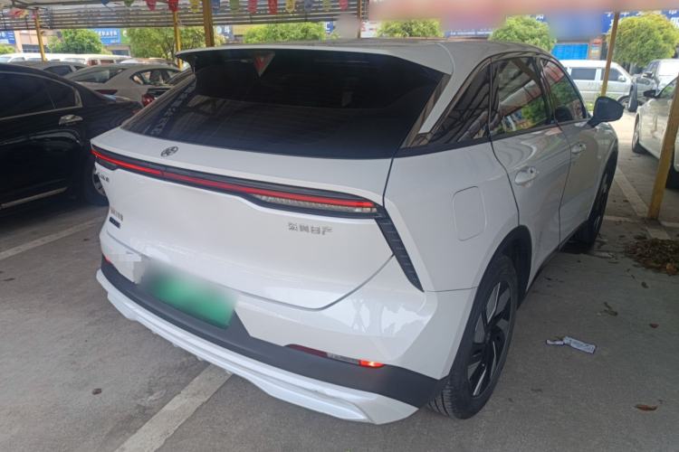 Used Venucia V DD-i 2023 110 km iE Version Rear Right 45 Deg