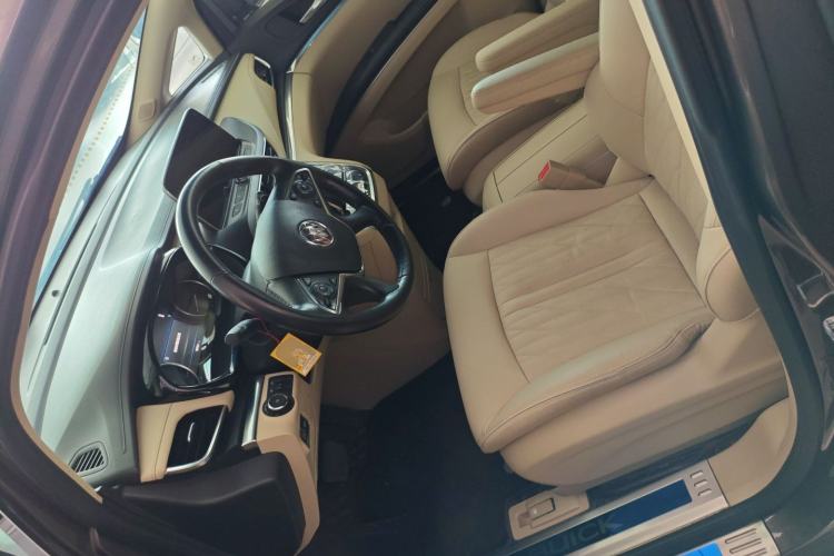 Used Buick GL8 2023 Facelifted Land Cruiser Executive Luxury Version