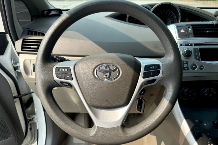 Used Toyota Verso 2015 180E CVT Crossover Edition
