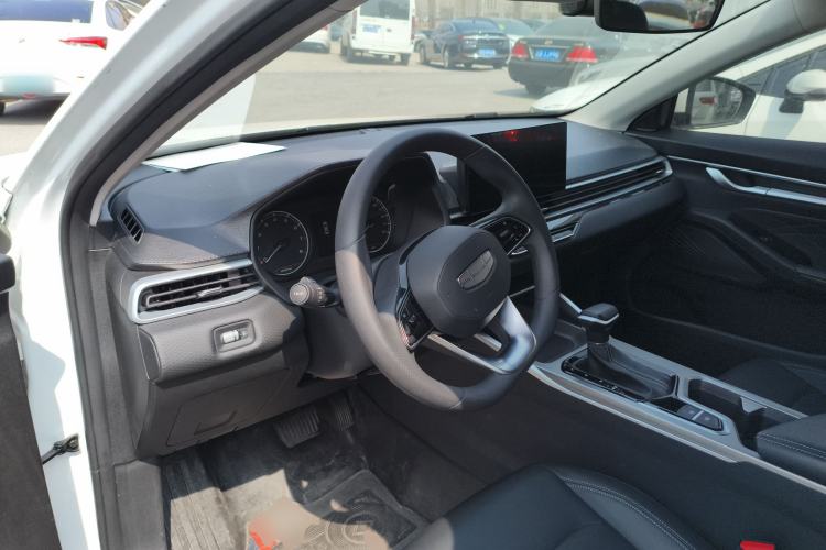 Used Geely Auto Emgrand 2025 4th Generation 1.5L CVT Starry Edition Center Console