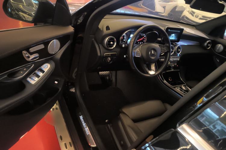 Used Mercedes-Benz GLC 2017 GLC 260 4MATIC Luxury Model
