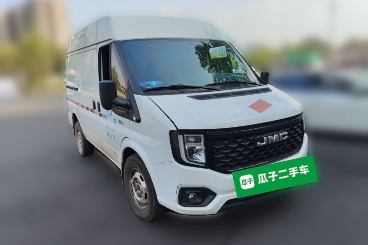 Used JMC Fushun 2023 2.0T Manual Short-Wheelbase Mid-Roof Commercial Van Transporter 2/3 Seats