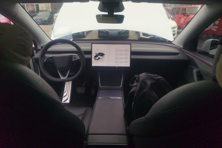 Used Tesla Model Y 2025 Long-Range All-Wheel-Drive Version
