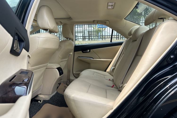 Used Toyota Camry 2015 2.0G Premier Edition Interior 3