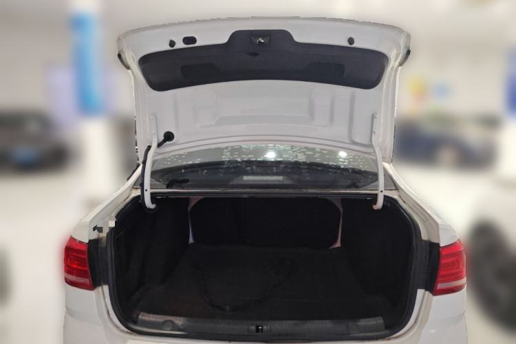 Used Volkswagen Lavida 2015 1.6L Automatic Comfort Edition Trunk