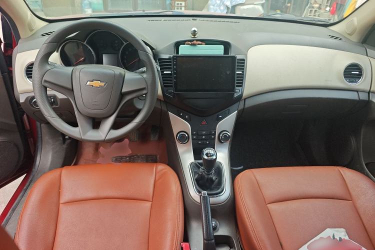 Used Chevrolet Cruze 2015 1.5L Classic SL MT Center Console