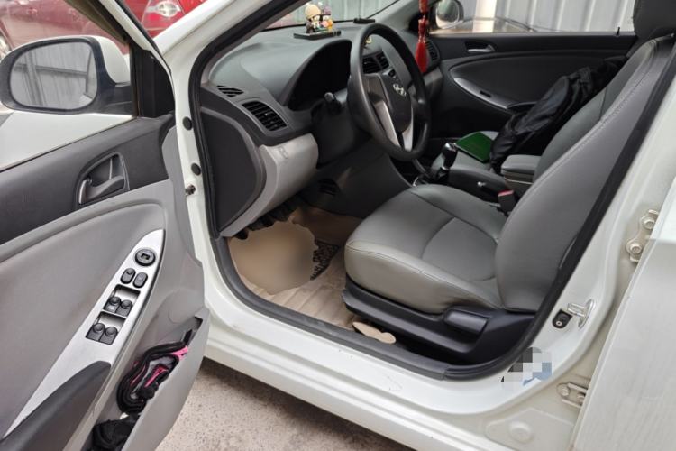 Used Hyundai Verna (older generation) 2014 1.4L Manual Smart GLS Trim Driver Seat