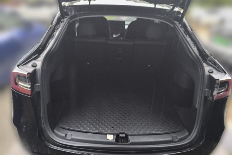 Used Tesla Model Y 2023 Rear-Wheel-Drive Version
