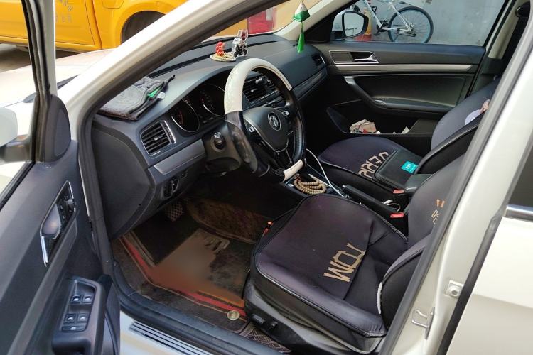 Used Volkswagen Lavida 2017 1.6L Automatic Comfort Edition Interior 3