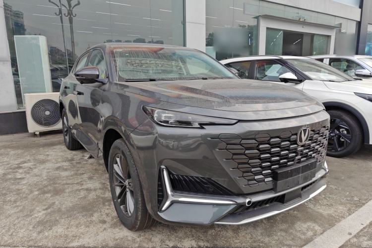 Used Changan UNI-K 2024 2.0T Two-Wheel Drive YueShang Trim
