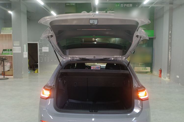 Used Volkswagen Golf 2025 300TSI R-Line
