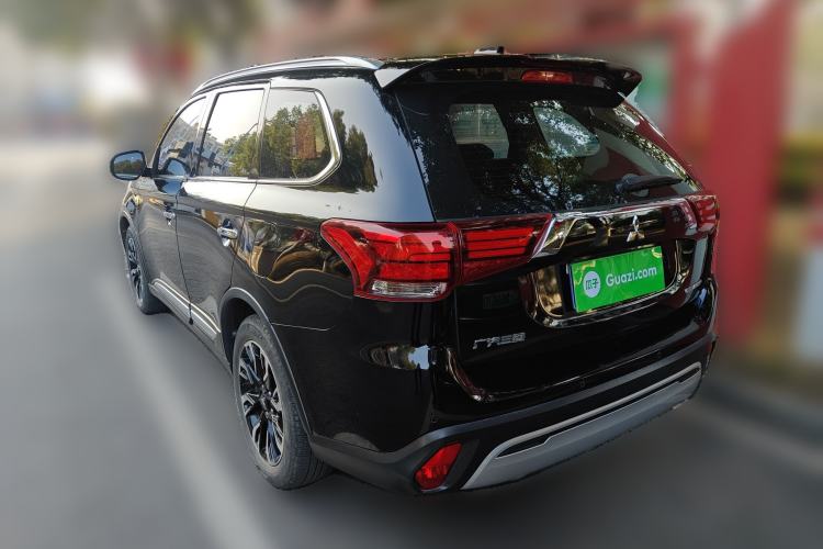 Used Mitsubishi Outlander 2019 2.4L 4x4 Zhi Xiang Edition 5 Seats China V Emission Standard
