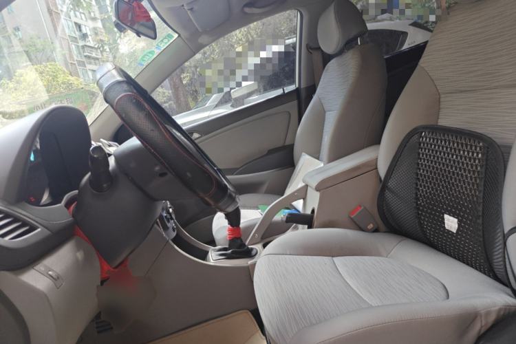 Used Hyundai Verna (older generation) 2014 1.4L Manual Smart GLS Trim Left Front Seat