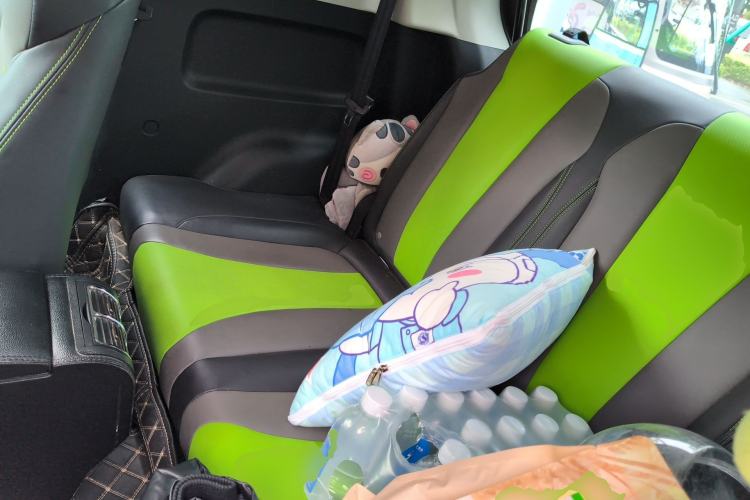 Used Roewe Clever 2021 302 km New Four-Seater Super-Efficient Version Left Rear Seat