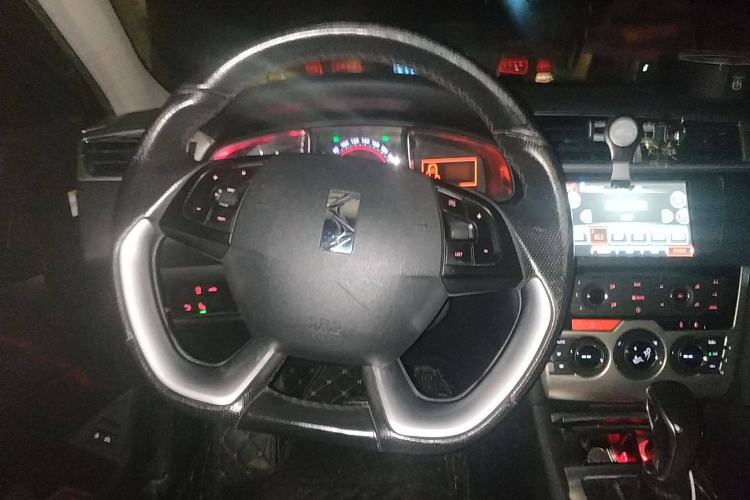 Used DS 6 2016 1.6T Luxury Edition THP160
