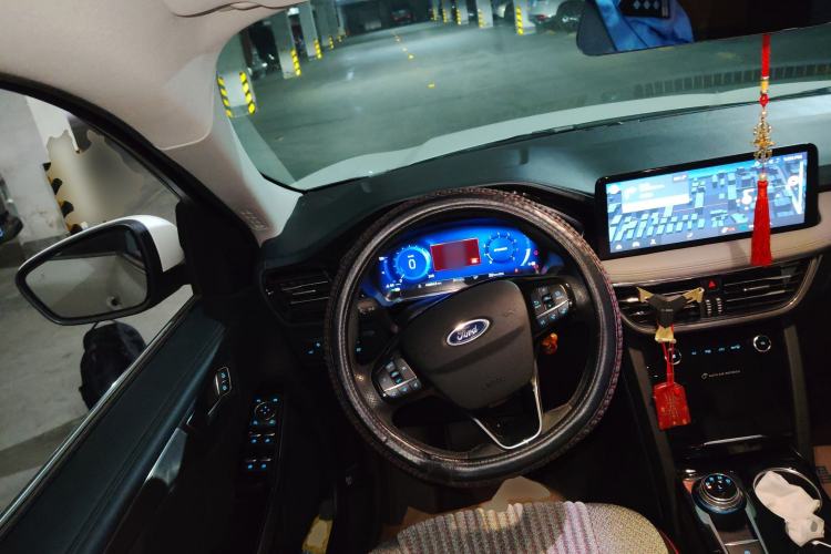 Used Ford Escape 2020 EcoBoost 245 Four-Wheel Drive Luxury Edition Steering Wheel