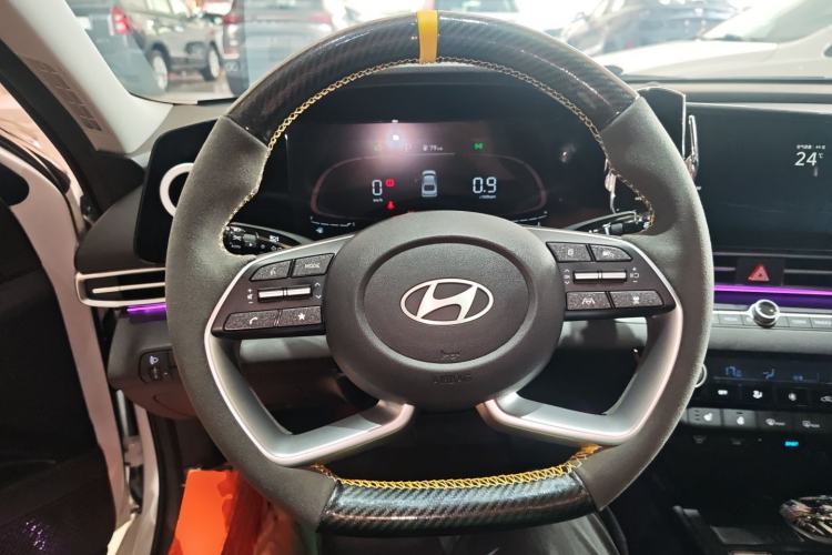 Used Hyundai Elantra 2023 1.5L CVT LUX Prestige Edition Steering Wheel