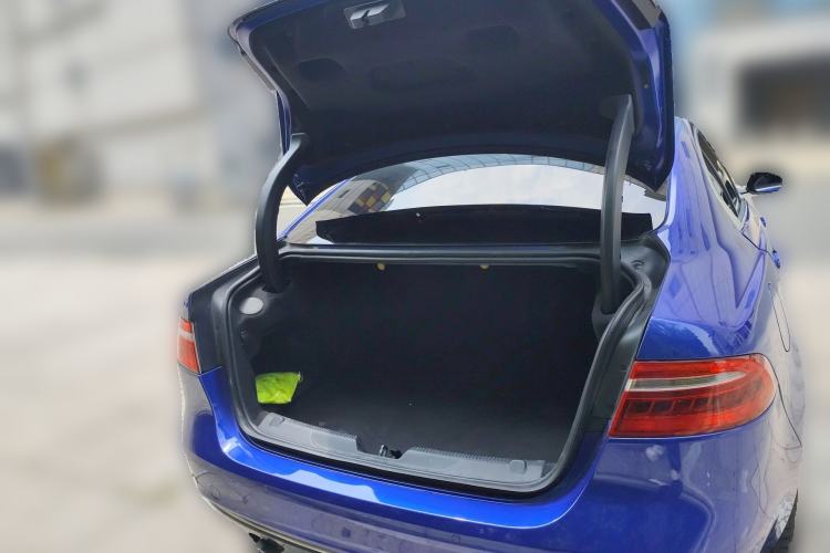 Used Jaguar XEL 2019 2.0T 200 PS Deluxe Edition Trunk