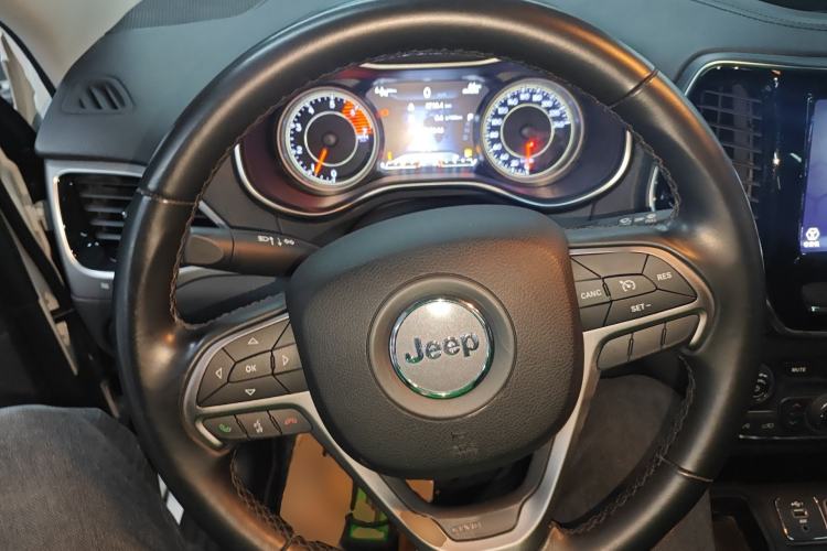 Used Jeep Cherokee 2019 2.0T Two-Wheel Drive Smart Enjoyment Version China VI