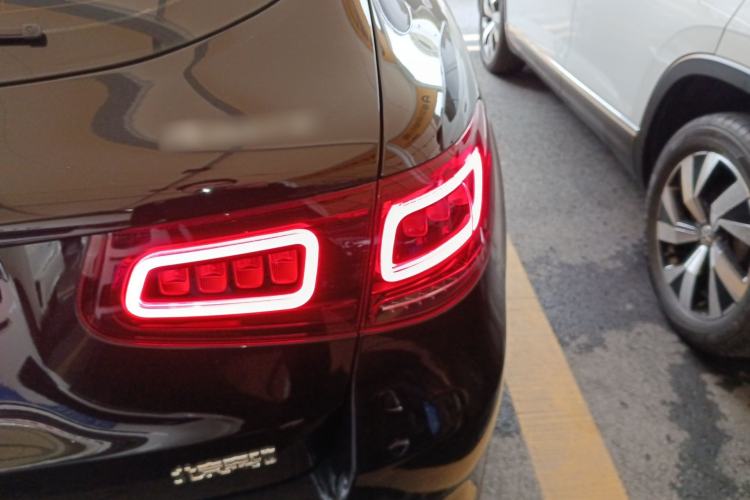 Used Mercedes-Benz GLC 2020 Facelifted GLC 300 L 4MATIC AMG-Line Exterior 3