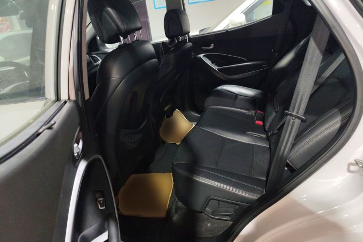 Used Hyundai Santa Fe 2015 2.4L Automatic Two-Wheel Drive Smart Version 5 Seats