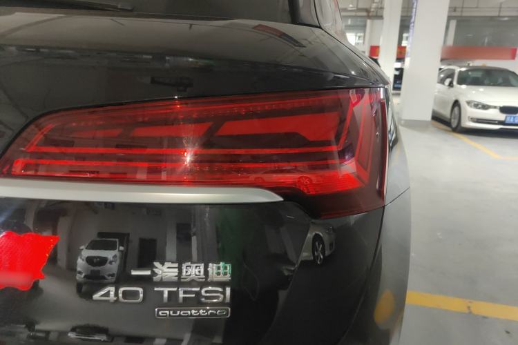 Used Audi Q5L 2022 40T Fashionable and Elegant Model Right Rear Taillight