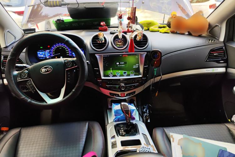 Used BYD S7 2015 2.0T Automatic Prestige Model Center Console