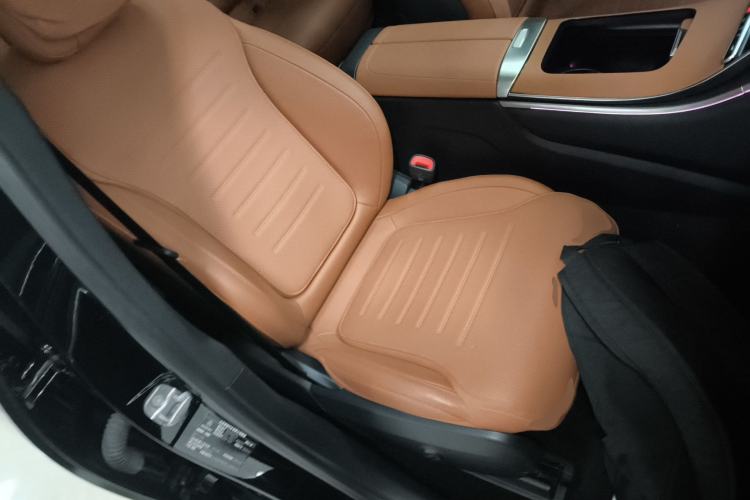 Used Mercedes-Benz GLC 2023 Facelifted GLC 300 L 4MATIC Luxury Version 5 Seats Right Front Seat