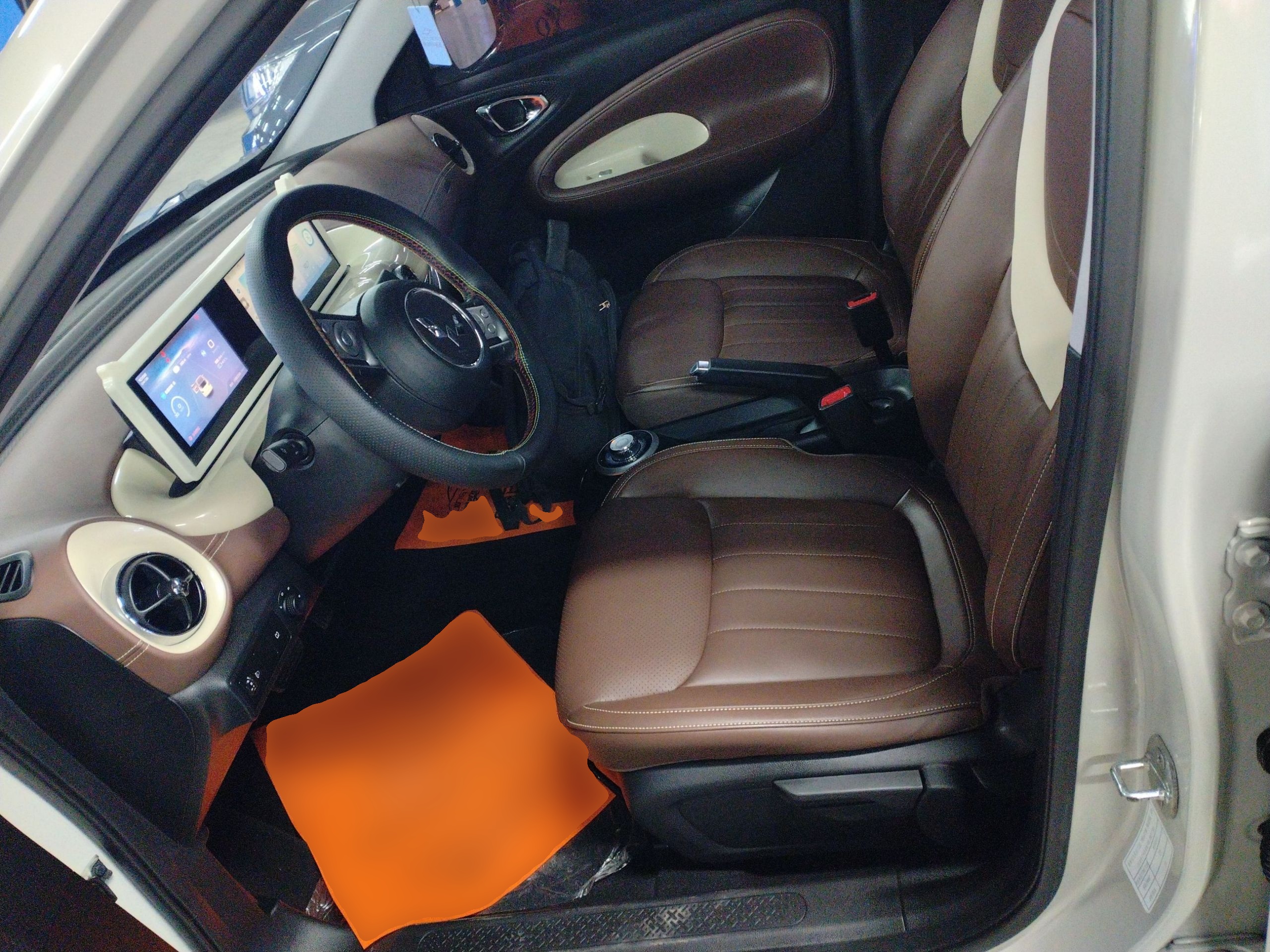 المقاعد الأمامية داخل السيارة