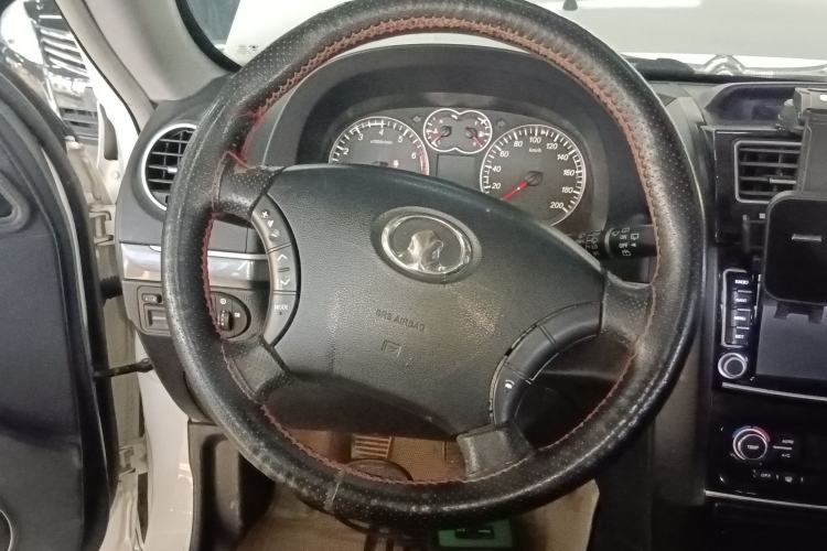 Used Haval H5 Classic 2013 Zhizun Edition 2.0L Manual Two-Wheel Drive Entry-Level Model
