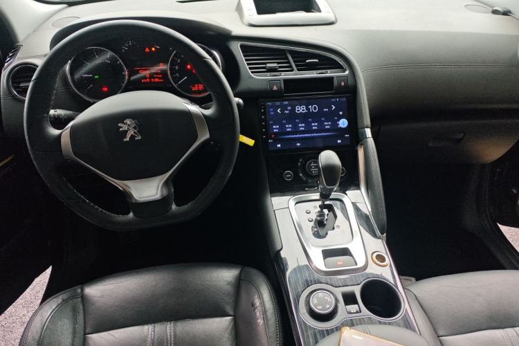 Used Peugeot 3008 2015 1.6THP Automatic Trend Edition Center Console